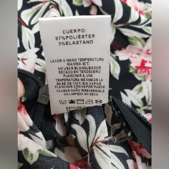 Milk & Honey NWT Chic Floral Cropped Shirt Blouse in Black and Pink Size Large - Picture 8 of 9